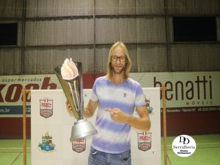 
<a style='margin-left: 5px;' class='btn btn-xs btn-social btn-facebook' href='https://www.facebook.com/sharer/sharer.php?u=https://www.boladovale.com.br/imgs/800-800-90/conteudo/fotos/1813/img6046.jpg' rel='popup' data-width='500' data-height='400'><i class='fa fa-facebook'></i>Compartilhar <span class='hidden-xs'>no Facebook</span>
</a> 
<a class='btn btn-default btn-xs' target='_blank' href='imgs/800-800-90/conteudo/fotos/1813/img6046.jpg'>
<span class='glyphicon glyphicon-cloud-download'></span> Salvar
</a> 
<span></span>