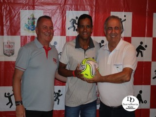 
<a style='margin-left: 5px;' class='btn btn-xs btn-social btn-facebook' href='https://www.facebook.com/sharer/sharer.php?u=https://www.boladovale.com.br/imgs/800-800-90/conteudo/fotos/1814/img9263.jpg' rel='popup' data-width='500' data-height='400'><i class='fa fa-facebook'></i>Compartilhar <span class='hidden-xs'>no Facebook</span>
</a> 
<a class='btn btn-default btn-xs' target='_blank' href='imgs/800-800-90/conteudo/fotos/1814/img9263.jpg'>
<span class='glyphicon glyphicon-cloud-download'></span> Salvar
</a> 
<span></span>
