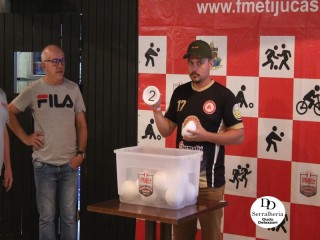 
<a style='margin-left: 5px;' class='btn btn-xs btn-social btn-facebook' href='https://www.facebook.com/sharer/sharer.php?u=https://www.boladovale.com.br/imgs/800-800-90/conteudo/fotos/1814/img9275.jpg' rel='popup' data-width='500' data-height='400'><i class='fa fa-facebook'></i>Compartilhar <span class='hidden-xs'>no Facebook</span>
</a> 
<a class='btn btn-default btn-xs' target='_blank' href='imgs/800-800-90/conteudo/fotos/1814/img9275.jpg'>
<span class='glyphicon glyphicon-cloud-download'></span> Salvar
</a> 
<span></span>
