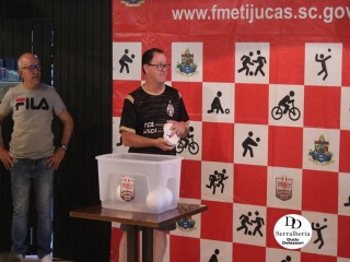 
<a style='margin-left: 5px;' class='btn btn-xs btn-social btn-facebook' href='https://www.facebook.com/sharer/sharer.php?u=https://www.boladovale.com.br/imgs/800-800-90/conteudo/fotos/1814/img9293.jpg' rel='popup' data-width='500' data-height='400'><i class='fa fa-facebook'></i>Compartilhar <span class='hidden-xs'>no Facebook</span>
</a> 
<a class='btn btn-default btn-xs' target='_blank' href='imgs/800-800-90/conteudo/fotos/1814/img9293.jpg'>
<span class='glyphicon glyphicon-cloud-download'></span> Salvar
</a> 
<span></span>