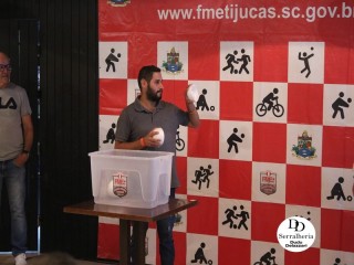 
<a style='margin-left: 5px;' class='btn btn-xs btn-social btn-facebook' href='https://www.facebook.com/sharer/sharer.php?u=https://www.boladovale.com.br/imgs/800-800-90/conteudo/fotos/1814/img9298.jpg' rel='popup' data-width='500' data-height='400'><i class='fa fa-facebook'></i>Compartilhar <span class='hidden-xs'>no Facebook</span>
</a> 
<a class='btn btn-default btn-xs' target='_blank' href='imgs/800-800-90/conteudo/fotos/1814/img9298.jpg'>
<span class='glyphicon glyphicon-cloud-download'></span> Salvar
</a> 
<span></span>