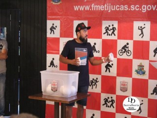 
<a style='margin-left: 5px;' class='btn btn-xs btn-social btn-facebook' href='https://www.facebook.com/sharer/sharer.php?u=https://www.boladovale.com.br/imgs/800-800-90/conteudo/fotos/1814/img9310.jpg' rel='popup' data-width='500' data-height='400'><i class='fa fa-facebook'></i>Compartilhar <span class='hidden-xs'>no Facebook</span>
</a> 
<a class='btn btn-default btn-xs' target='_blank' href='imgs/800-800-90/conteudo/fotos/1814/img9310.jpg'>
<span class='glyphicon glyphicon-cloud-download'></span> Salvar
</a> 
<span></span>