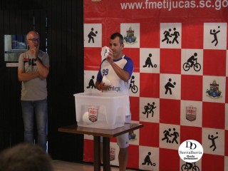 
<a style='margin-left: 5px;' class='btn btn-xs btn-social btn-facebook' href='https://www.facebook.com/sharer/sharer.php?u=https://www.boladovale.com.br/imgs/800-800-90/conteudo/fotos/1814/img9320.jpg' rel='popup' data-width='500' data-height='400'><i class='fa fa-facebook'></i>Compartilhar <span class='hidden-xs'>no Facebook</span>
</a> 
<a class='btn btn-default btn-xs' target='_blank' href='imgs/800-800-90/conteudo/fotos/1814/img9320.jpg'>
<span class='glyphicon glyphicon-cloud-download'></span> Salvar
</a> 
<span></span>