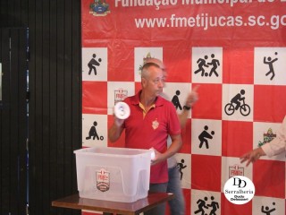 
<a style='margin-left: 5px;' class='btn btn-xs btn-social btn-facebook' href='https://www.facebook.com/sharer/sharer.php?u=https://www.boladovale.com.br/imgs/800-800-90/conteudo/fotos/1814/img9323.jpg' rel='popup' data-width='500' data-height='400'><i class='fa fa-facebook'></i>Compartilhar <span class='hidden-xs'>no Facebook</span>
</a> 
<a class='btn btn-default btn-xs' target='_blank' href='imgs/800-800-90/conteudo/fotos/1814/img9323.jpg'>
<span class='glyphicon glyphicon-cloud-download'></span> Salvar
</a> 
<span></span>