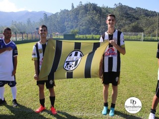 
<a style='margin-left: 5px;' class='btn btn-xs btn-social btn-facebook' href='https://www.facebook.com/sharer/sharer.php?u=https://www.boladovale.com.br/imgs/800-800-90/conteudo/fotos/1815/img4678.jpg' rel='popup' data-width='500' data-height='400'><i class='fa fa-facebook'></i>Compartilhar <span class='hidden-xs'>no Facebook</span>
</a> 
<a class='btn btn-default btn-xs' target='_blank' href='imgs/800-800-90/conteudo/fotos/1815/img4678.jpg'>
<span class='glyphicon glyphicon-cloud-download'></span> Salvar
</a> 
<span></span>