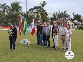
<a style='margin-left: 5px;' class='btn btn-xs btn-social btn-facebook' href='https://www.facebook.com/sharer/sharer.php?u=https://www.boladovale.com.br/imgs/800-800-90/conteudo/fotos/1829/img8356.jpg' rel='popup' data-width='500' data-height='400'><i class='fa fa-facebook'></i>Compartilhar <span class='hidden-xs'>no Facebook</span>
</a> 
<a class='btn btn-default btn-xs' target='_blank' href='imgs/800-800-90/conteudo/fotos/1829/img8356.jpg'>
<span class='glyphicon glyphicon-cloud-download'></span> Salvar
</a> 
<span></span>