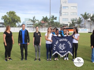 
<a style='margin-left: 5px;' class='btn btn-xs btn-social btn-facebook' href='https://www.facebook.com/sharer/sharer.php?u=https://www.boladovale.com.br/imgs/800-800-90/conteudo/fotos/1829/img8366.jpg' rel='popup' data-width='500' data-height='400'><i class='fa fa-facebook'></i>Compartilhar <span class='hidden-xs'>no Facebook</span>
</a> 
<a class='btn btn-default btn-xs' target='_blank' href='imgs/800-800-90/conteudo/fotos/1829/img8366.jpg'>
<span class='glyphicon glyphicon-cloud-download'></span> Salvar
</a> 
<span></span>
