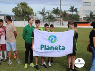 
<a style='margin-left: 5px;' class='btn btn-xs btn-social btn-facebook' href='https://www.facebook.com/sharer/sharer.php?u=https://www.boladovale.com.br/imgs/800-800-90/conteudo/fotos/1829/img8371.jpg' rel='popup' data-width='500' data-height='400'><i class='fa fa-facebook'></i>Compartilhar <span class='hidden-xs'>no Facebook</span>
</a> 
<a class='btn btn-default btn-xs' target='_blank' href='imgs/800-800-90/conteudo/fotos/1829/img8371.jpg'>
<span class='glyphicon glyphicon-cloud-download'></span> Salvar
</a> 
<span></span>