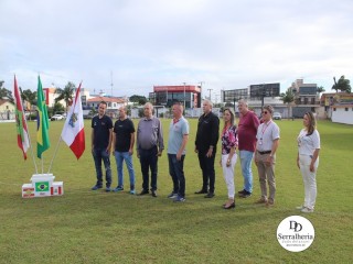 
<a style='margin-left: 5px;' class='btn btn-xs btn-social btn-facebook' href='https://www.facebook.com/sharer/sharer.php?u=https://www.boladovale.com.br/imgs/800-800-90/conteudo/fotos/1829/img8382.jpg' rel='popup' data-width='500' data-height='400'><i class='fa fa-facebook'></i>Compartilhar <span class='hidden-xs'>no Facebook</span>
</a> 
<a class='btn btn-default btn-xs' target='_blank' href='imgs/800-800-90/conteudo/fotos/1829/img8382.jpg'>
<span class='glyphicon glyphicon-cloud-download'></span> Salvar
</a> 
<span></span>