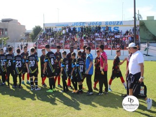 
<a style='margin-left: 5px;' class='btn btn-xs btn-social btn-facebook' href='https://www.facebook.com/sharer/sharer.php?u=https://www.boladovale.com.br/imgs/800-800-90/conteudo/fotos/1841/img0073.jpg' rel='popup' data-width='500' data-height='400'><i class='fa fa-facebook'></i>Compartilhar <span class='hidden-xs'>no Facebook</span>
</a> 
<a class='btn btn-default btn-xs' target='_blank' href='imgs/800-800-90/conteudo/fotos/1841/img0073.jpg'>
<span class='glyphicon glyphicon-cloud-download'></span> Salvar
</a> 
<span></span>