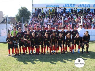
<a style='margin-left: 5px;' class='btn btn-xs btn-social btn-facebook' href='https://www.facebook.com/sharer/sharer.php?u=https://www.boladovale.com.br/imgs/800-800-90/conteudo/fotos/1841/img0078.jpg' rel='popup' data-width='500' data-height='400'><i class='fa fa-facebook'></i>Compartilhar <span class='hidden-xs'>no Facebook</span>
</a> 
<a class='btn btn-default btn-xs' target='_blank' href='imgs/800-800-90/conteudo/fotos/1841/img0078.jpg'>
<span class='glyphicon glyphicon-cloud-download'></span> Salvar
</a> 
<span></span>