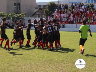 
<a style='margin-left: 5px;' class='btn btn-xs btn-social btn-facebook' href='https://www.facebook.com/sharer/sharer.php?u=https://www.boladovale.com.br/imgs/800-800-90/conteudo/fotos/1841/img0346.jpg' rel='popup' data-width='500' data-height='400'><i class='fa fa-facebook'></i>Compartilhar <span class='hidden-xs'>no Facebook</span>
</a> 
<a class='btn btn-default btn-xs' target='_blank' href='imgs/800-800-90/conteudo/fotos/1841/img0346.jpg'>
<span class='glyphicon glyphicon-cloud-download'></span> Salvar
</a> 
<span></span>