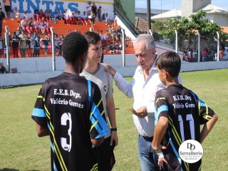 
<a style='margin-left: 5px;' class='btn btn-xs btn-social btn-facebook' href='https://www.facebook.com/sharer/sharer.php?u=https://www.boladovale.com.br/imgs/800-800-90/conteudo/fotos/1842/img0366.jpg' rel='popup' data-width='500' data-height='400'><i class='fa fa-facebook'></i>Compartilhar <span class='hidden-xs'>no Facebook</span>
</a> 
<a class='btn btn-default btn-xs' target='_blank' href='imgs/800-800-90/conteudo/fotos/1842/img0366.jpg'>
<span class='glyphicon glyphicon-cloud-download'></span> Salvar
</a> 
<span></span>