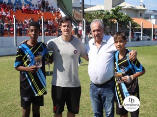 
<a style='margin-left: 5px;' class='btn btn-xs btn-social btn-facebook' href='https://www.facebook.com/sharer/sharer.php?u=https://www.boladovale.com.br/imgs/800-800-90/conteudo/fotos/1842/img0367.jpg' rel='popup' data-width='500' data-height='400'><i class='fa fa-facebook'></i>Compartilhar <span class='hidden-xs'>no Facebook</span>
</a> 
<a class='btn btn-default btn-xs' target='_blank' href='imgs/800-800-90/conteudo/fotos/1842/img0367.jpg'>
<span class='glyphicon glyphicon-cloud-download'></span> Salvar
</a> 
<span></span>