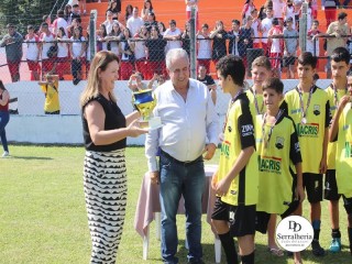 
<a style='margin-left: 5px;' class='btn btn-xs btn-social btn-facebook' href='https://www.facebook.com/sharer/sharer.php?u=https://www.boladovale.com.br/imgs/800-800-90/conteudo/fotos/1842/img0379.jpg' rel='popup' data-width='500' data-height='400'><i class='fa fa-facebook'></i>Compartilhar <span class='hidden-xs'>no Facebook</span>
</a> 
<a class='btn btn-default btn-xs' target='_blank' href='imgs/800-800-90/conteudo/fotos/1842/img0379.jpg'>
<span class='glyphicon glyphicon-cloud-download'></span> Salvar
</a> 
<span></span>