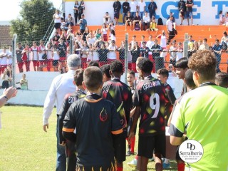 
<a style='margin-left: 5px;' class='btn btn-xs btn-social btn-facebook' href='https://www.facebook.com/sharer/sharer.php?u=https://www.boladovale.com.br/imgs/800-800-90/conteudo/fotos/1842/img0433.jpg' rel='popup' data-width='500' data-height='400'><i class='fa fa-facebook'></i>Compartilhar <span class='hidden-xs'>no Facebook</span>
</a> 
<a class='btn btn-default btn-xs' target='_blank' href='imgs/800-800-90/conteudo/fotos/1842/img0433.jpg'>
<span class='glyphicon glyphicon-cloud-download'></span> Salvar
</a> 
<span></span>