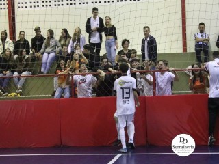 
<a style='margin-left: 5px;' class='btn btn-xs btn-social btn-facebook' href='https://www.facebook.com/sharer/sharer.php?u=https://www.boladovale.com.br/imgs/800-800-90/conteudo/fotos/1866/img5723.jpg' rel='popup' data-width='500' data-height='400'><i class='fa fa-facebook'></i>Compartilhar <span class='hidden-xs'>no Facebook</span>
</a> 
<a class='btn btn-default btn-xs' target='_blank' href='imgs/800-800-90/conteudo/fotos/1866/img5723.jpg'>
<span class='glyphicon glyphicon-cloud-download'></span> Salvar
</a> 
<span></span>