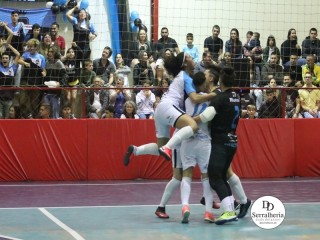 
<a style='margin-left: 5px;' class='btn btn-xs btn-social btn-facebook' href='https://www.facebook.com/sharer/sharer.php?u=https://www.boladovale.com.br/imgs/800-800-90/conteudo/fotos/1869/img6285.jpg' rel='popup' data-width='500' data-height='400'><i class='fa fa-facebook'></i>Compartilhar <span class='hidden-xs'>no Facebook</span>
</a> 
<a class='btn btn-default btn-xs' target='_blank' href='imgs/800-800-90/conteudo/fotos/1869/img6285.jpg'>
<span class='glyphicon glyphicon-cloud-download'></span> Salvar
</a> 
<span></span>