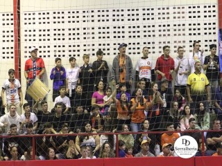 
<a style='margin-left: 5px;' class='btn btn-xs btn-social btn-facebook' href='https://www.facebook.com/sharer/sharer.php?u=https://www.boladovale.com.br/imgs/800-800-90/conteudo/fotos/1870/img6639.jpg' rel='popup' data-width='500' data-height='400'><i class='fa fa-facebook'></i>Compartilhar <span class='hidden-xs'>no Facebook</span>
</a> 
<a class='btn btn-default btn-xs' target='_blank' href='imgs/800-800-90/conteudo/fotos/1870/img6639.jpg'>
<span class='glyphicon glyphicon-cloud-download'></span> Salvar
</a> 
<span></span>