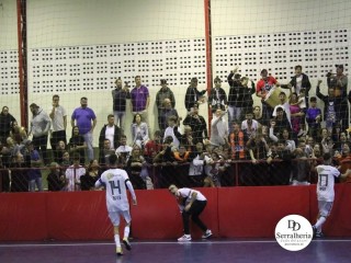 
<a style='margin-left: 5px;' class='btn btn-xs btn-social btn-facebook' href='https://www.facebook.com/sharer/sharer.php?u=https://www.boladovale.com.br/imgs/800-800-90/conteudo/fotos/1870/img6670.jpg' rel='popup' data-width='500' data-height='400'><i class='fa fa-facebook'></i>Compartilhar <span class='hidden-xs'>no Facebook</span>
</a> 
<a class='btn btn-default btn-xs' target='_blank' href='imgs/800-800-90/conteudo/fotos/1870/img6670.jpg'>
<span class='glyphicon glyphicon-cloud-download'></span> Salvar
</a> 
<span></span>