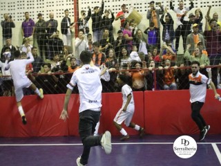 
<a style='margin-left: 5px;' class='btn btn-xs btn-social btn-facebook' href='https://www.facebook.com/sharer/sharer.php?u=https://www.boladovale.com.br/imgs/800-800-90/conteudo/fotos/1870/img6691.jpg' rel='popup' data-width='500' data-height='400'><i class='fa fa-facebook'></i>Compartilhar <span class='hidden-xs'>no Facebook</span>
</a> 
<a class='btn btn-default btn-xs' target='_blank' href='imgs/800-800-90/conteudo/fotos/1870/img6691.jpg'>
<span class='glyphicon glyphicon-cloud-download'></span> Salvar
</a> 
<span></span>