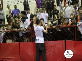 
<a style='margin-left: 5px;' class='btn btn-xs btn-social btn-facebook' href='https://www.facebook.com/sharer/sharer.php?u=https://www.boladovale.com.br/imgs/800-800-90/conteudo/fotos/1870/img6695.jpg' rel='popup' data-width='500' data-height='400'><i class='fa fa-facebook'></i>Compartilhar <span class='hidden-xs'>no Facebook</span>
</a> 
<a class='btn btn-default btn-xs' target='_blank' href='imgs/800-800-90/conteudo/fotos/1870/img6695.jpg'>
<span class='glyphicon glyphicon-cloud-download'></span> Salvar
</a> 
<span></span>