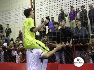 
<a style='margin-left: 5px;' class='btn btn-xs btn-social btn-facebook' href='https://www.facebook.com/sharer/sharer.php?u=https://www.boladovale.com.br/imgs/800-800-90/conteudo/fotos/1870/img6711.jpg' rel='popup' data-width='500' data-height='400'><i class='fa fa-facebook'></i>Compartilhar <span class='hidden-xs'>no Facebook</span>
</a> 
<a class='btn btn-default btn-xs' target='_blank' href='imgs/800-800-90/conteudo/fotos/1870/img6711.jpg'>
<span class='glyphicon glyphicon-cloud-download'></span> Salvar
</a> 
<span></span>