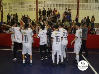 
<a style='margin-left: 5px;' class='btn btn-xs btn-social btn-facebook' href='https://www.facebook.com/sharer/sharer.php?u=https://www.boladovale.com.br/imgs/800-800-90/conteudo/fotos/1871/img6801.jpg' rel='popup' data-width='500' data-height='400'><i class='fa fa-facebook'></i>Compartilhar <span class='hidden-xs'>no Facebook</span>
</a> 
<a class='btn btn-default btn-xs' target='_blank' href='imgs/800-800-90/conteudo/fotos/1871/img6801.jpg'>
<span class='glyphicon glyphicon-cloud-download'></span> Salvar
</a> 
<span></span>