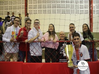 
<a style='margin-left: 5px;' class='btn btn-xs btn-social btn-facebook' href='https://www.facebook.com/sharer/sharer.php?u=https://www.boladovale.com.br/imgs/800-800-90/conteudo/fotos/1871/img6828.jpg' rel='popup' data-width='500' data-height='400'><i class='fa fa-facebook'></i>Compartilhar <span class='hidden-xs'>no Facebook</span>
</a> 
<a class='btn btn-default btn-xs' target='_blank' href='imgs/800-800-90/conteudo/fotos/1871/img6828.jpg'>
<span class='glyphicon glyphicon-cloud-download'></span> Salvar
</a> 
<span></span>