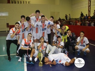 
<a style='margin-left: 5px;' class='btn btn-xs btn-social btn-facebook' href='https://www.facebook.com/sharer/sharer.php?u=https://www.boladovale.com.br/imgs/800-800-90/conteudo/fotos/1871/img6847.jpg' rel='popup' data-width='500' data-height='400'><i class='fa fa-facebook'></i>Compartilhar <span class='hidden-xs'>no Facebook</span>
</a> 
<a class='btn btn-default btn-xs' target='_blank' href='imgs/800-800-90/conteudo/fotos/1871/img6847.jpg'>
<span class='glyphicon glyphicon-cloud-download'></span> Salvar
</a> 
<span></span>