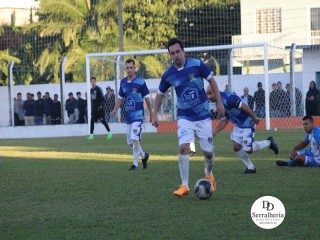 
<a style='margin-left: 5px;' class='btn btn-xs btn-social btn-facebook' href='https://www.facebook.com/sharer/sharer.php?u=https://www.boladovale.com.br/imgs/800-800-90/conteudo/fotos/1877/img8313.jpg' rel='popup' data-width='500' data-height='400'><i class='fa fa-facebook'></i>Compartilhar <span class='hidden-xs'>no Facebook</span>
</a> 
<a class='btn btn-default btn-xs' target='_blank' href='imgs/800-800-90/conteudo/fotos/1877/img8313.jpg'>
<span class='glyphicon glyphicon-cloud-download'></span> Salvar
</a> 
<span></span>