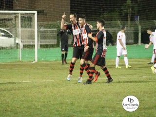 
<a style='margin-left: 5px;' class='btn btn-xs btn-social btn-facebook' href='https://www.facebook.com/sharer/sharer.php?u=https://www.boladovale.com.br/imgs/800-800-90/conteudo/fotos/1879/img8692.jpg' rel='popup' data-width='500' data-height='400'><i class='fa fa-facebook'></i>Compartilhar <span class='hidden-xs'>no Facebook</span>
</a> 
<a class='btn btn-default btn-xs' target='_blank' href='imgs/800-800-90/conteudo/fotos/1879/img8692.jpg'>
<span class='glyphicon glyphicon-cloud-download'></span> Salvar
</a> 
<span></span>