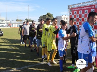 
<a style='margin-left: 5px;' class='btn btn-xs btn-social btn-facebook' href='https://www.facebook.com/sharer/sharer.php?u=https://www.boladovale.com.br/imgs/800-800-90/conteudo/fotos/1880/img8841.jpg' rel='popup' data-width='500' data-height='400'><i class='fa fa-facebook'></i>Compartilhar <span class='hidden-xs'>no Facebook</span>
</a> 
<a class='btn btn-default btn-xs' target='_blank' href='imgs/800-800-90/conteudo/fotos/1880/img8841.jpg'>
<span class='glyphicon glyphicon-cloud-download'></span> Salvar
</a> 
<span></span>