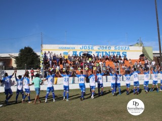 
<a style='margin-left: 5px;' class='btn btn-xs btn-social btn-facebook' href='https://www.facebook.com/sharer/sharer.php?u=https://www.boladovale.com.br/imgs/800-800-90/conteudo/fotos/1880/img8842.jpg' rel='popup' data-width='500' data-height='400'><i class='fa fa-facebook'></i>Compartilhar <span class='hidden-xs'>no Facebook</span>
</a> 
<a class='btn btn-default btn-xs' target='_blank' href='imgs/800-800-90/conteudo/fotos/1880/img8842.jpg'>
<span class='glyphicon glyphicon-cloud-download'></span> Salvar
</a> 
<span></span>