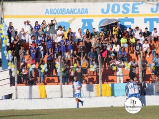 
<a style='margin-left: 5px;' class='btn btn-xs btn-social btn-facebook' href='https://www.facebook.com/sharer/sharer.php?u=https://www.boladovale.com.br/imgs/800-800-90/conteudo/fotos/1880/img8956.jpg' rel='popup' data-width='500' data-height='400'><i class='fa fa-facebook'></i>Compartilhar <span class='hidden-xs'>no Facebook</span>
</a> 
<a class='btn btn-default btn-xs' target='_blank' href='imgs/800-800-90/conteudo/fotos/1880/img8956.jpg'>
<span class='glyphicon glyphicon-cloud-download'></span> Salvar
</a> 
<span></span>