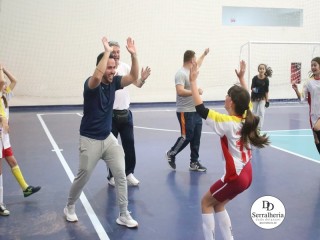 
<a style='margin-left: 5px;' class='btn btn-xs btn-social btn-facebook' href='https://www.facebook.com/sharer/sharer.php?u=https://www.boladovale.com.br/imgs/800-800-90/conteudo/fotos/1884/img9715.jpg' rel='popup' data-width='500' data-height='400'><i class='fa fa-facebook'></i>Compartilhar <span class='hidden-xs'>no Facebook</span>
</a> 
<a class='btn btn-default btn-xs' target='_blank' href='imgs/800-800-90/conteudo/fotos/1884/img9715.jpg'>
<span class='glyphicon glyphicon-cloud-download'></span> Salvar
</a> 
<span></span>