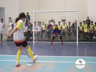 
<a style='margin-left: 5px;' class='btn btn-xs btn-social btn-facebook' href='https://www.facebook.com/sharer/sharer.php?u=https://www.boladovale.com.br/imgs/800-800-90/conteudo/fotos/1885/img9940.jpg' rel='popup' data-width='500' data-height='400'><i class='fa fa-facebook'></i>Compartilhar <span class='hidden-xs'>no Facebook</span>
</a> 
<a class='btn btn-default btn-xs' target='_blank' href='imgs/800-800-90/conteudo/fotos/1885/img9940.jpg'>
<span class='glyphicon glyphicon-cloud-download'></span> Salvar
</a> 
<span></span>
