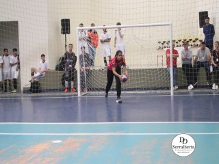 
<a style='margin-left: 5px;' class='btn btn-xs btn-social btn-facebook' href='https://www.facebook.com/sharer/sharer.php?u=https://www.boladovale.com.br/imgs/800-800-90/conteudo/fotos/1887/img9999-323.jpg' rel='popup' data-width='500' data-height='400'><i class='fa fa-facebook'></i>Compartilhar <span class='hidden-xs'>no Facebook</span>
</a> 
<a class='btn btn-default btn-xs' target='_blank' href='imgs/800-800-90/conteudo/fotos/1887/img9999-323.jpg'>
<span class='glyphicon glyphicon-cloud-download'></span> Salvar
</a> 
<span></span>