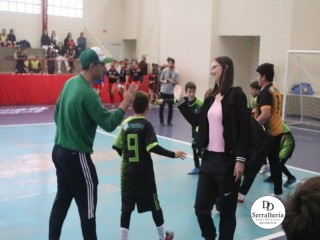 
<a style='margin-left: 5px;' class='btn btn-xs btn-social btn-facebook' href='https://www.facebook.com/sharer/sharer.php?u=https://www.boladovale.com.br/imgs/800-800-90/conteudo/fotos/1888/img9883.jpg' rel='popup' data-width='500' data-height='400'><i class='fa fa-facebook'></i>Compartilhar <span class='hidden-xs'>no Facebook</span>
</a> 
<a class='btn btn-default btn-xs' target='_blank' href='imgs/800-800-90/conteudo/fotos/1888/img9883.jpg'>
<span class='glyphicon glyphicon-cloud-download'></span> Salvar
</a> 
<span></span>