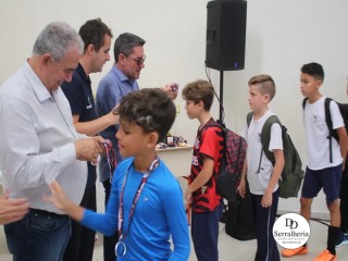 
<a style='margin-left: 5px;' class='btn btn-xs btn-social btn-facebook' href='https://www.facebook.com/sharer/sharer.php?u=https://www.boladovale.com.br/imgs/800-800-90/conteudo/fotos/1892/img9999-458.jpg' rel='popup' data-width='500' data-height='400'><i class='fa fa-facebook'></i>Compartilhar <span class='hidden-xs'>no Facebook</span>
</a> 
<a class='btn btn-default btn-xs' target='_blank' href='imgs/800-800-90/conteudo/fotos/1892/img9999-458.jpg'>
<span class='glyphicon glyphicon-cloud-download'></span> Salvar
</a> 
<span></span>