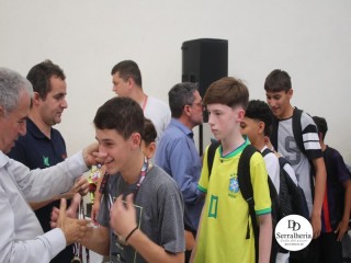 
<a style='margin-left: 5px;' class='btn btn-xs btn-social btn-facebook' href='https://www.facebook.com/sharer/sharer.php?u=https://www.boladovale.com.br/imgs/800-800-90/conteudo/fotos/1892/img9999-490.jpg' rel='popup' data-width='500' data-height='400'><i class='fa fa-facebook'></i>Compartilhar <span class='hidden-xs'>no Facebook</span>
</a> 
<a class='btn btn-default btn-xs' target='_blank' href='imgs/800-800-90/conteudo/fotos/1892/img9999-490.jpg'>
<span class='glyphicon glyphicon-cloud-download'></span> Salvar
</a> 
<span></span>