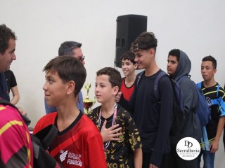 
<a style='margin-left: 5px;' class='btn btn-xs btn-social btn-facebook' href='https://www.facebook.com/sharer/sharer.php?u=https://www.boladovale.com.br/imgs/800-800-90/conteudo/fotos/1892/img9999-513.jpg' rel='popup' data-width='500' data-height='400'><i class='fa fa-facebook'></i>Compartilhar <span class='hidden-xs'>no Facebook</span>
</a> 
<a class='btn btn-default btn-xs' target='_blank' href='imgs/800-800-90/conteudo/fotos/1892/img9999-513.jpg'>
<span class='glyphicon glyphicon-cloud-download'></span> Salvar
</a> 
<span></span>