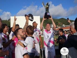 
<a style='margin-left: 5px;' class='btn btn-xs btn-social btn-facebook' href='https://www.facebook.com/sharer/sharer.php?u=https://www.boladovale.com.br/imgs/800-800-90/conteudo/fotos/1895/img2170.jpg' rel='popup' data-width='500' data-height='400'><i class='fa fa-facebook'></i>Compartilhar <span class='hidden-xs'>no Facebook</span>
</a> 
<a class='btn btn-default btn-xs' target='_blank' href='imgs/800-800-90/conteudo/fotos/1895/img2170.jpg'>
<span class='glyphicon glyphicon-cloud-download'></span> Salvar
</a> 
<span></span>