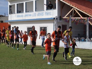 
<a style='margin-left: 5px;' class='btn btn-xs btn-social btn-facebook' href='https://www.facebook.com/sharer/sharer.php?u=https://www.boladovale.com.br/imgs/800-800-90/conteudo/fotos/1896/img2403.jpg' rel='popup' data-width='500' data-height='400'><i class='fa fa-facebook'></i>Compartilhar <span class='hidden-xs'>no Facebook</span>
</a> 
<a class='btn btn-default btn-xs' target='_blank' href='imgs/800-800-90/conteudo/fotos/1896/img2403.jpg'>
<span class='glyphicon glyphicon-cloud-download'></span> Salvar
</a> 
<span></span>
