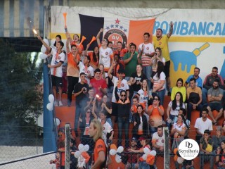 
<a style='margin-left: 5px;' class='btn btn-xs btn-social btn-facebook' href='https://www.facebook.com/sharer/sharer.php?u=https://www.boladovale.com.br/imgs/800-800-90/conteudo/fotos/1896/img2623.jpg' rel='popup' data-width='500' data-height='400'><i class='fa fa-facebook'></i>Compartilhar <span class='hidden-xs'>no Facebook</span>
</a> 
<a class='btn btn-default btn-xs' target='_blank' href='imgs/800-800-90/conteudo/fotos/1896/img2623.jpg'>
<span class='glyphicon glyphicon-cloud-download'></span> Salvar
</a> 
<span></span>