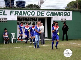 
<a style='margin-left: 5px;' class='btn btn-xs btn-social btn-facebook' href='https://www.facebook.com/sharer/sharer.php?u=https://www.boladovale.com.br/imgs/800-800-90/conteudo/fotos/1898/img2690.jpg' rel='popup' data-width='500' data-height='400'><i class='fa fa-facebook'></i>Compartilhar <span class='hidden-xs'>no Facebook</span>
</a> 
<a class='btn btn-default btn-xs' target='_blank' href='imgs/800-800-90/conteudo/fotos/1898/img2690.jpg'>
<span class='glyphicon glyphicon-cloud-download'></span> Salvar
</a> 
<span></span>