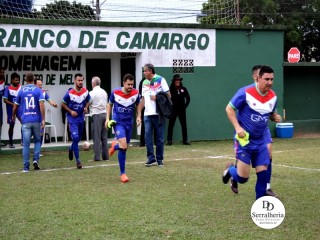 
<a style='margin-left: 5px;' class='btn btn-xs btn-social btn-facebook' href='https://www.facebook.com/sharer/sharer.php?u=https://www.boladovale.com.br/imgs/800-800-90/conteudo/fotos/1898/img2691.jpg' rel='popup' data-width='500' data-height='400'><i class='fa fa-facebook'></i>Compartilhar <span class='hidden-xs'>no Facebook</span>
</a> 
<a class='btn btn-default btn-xs' target='_blank' href='imgs/800-800-90/conteudo/fotos/1898/img2691.jpg'>
<span class='glyphicon glyphicon-cloud-download'></span> Salvar
</a> 
<span></span>