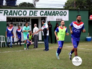 
<a style='margin-left: 5px;' class='btn btn-xs btn-social btn-facebook' href='https://www.facebook.com/sharer/sharer.php?u=https://www.boladovale.com.br/imgs/800-800-90/conteudo/fotos/1898/img2693.jpg' rel='popup' data-width='500' data-height='400'><i class='fa fa-facebook'></i>Compartilhar <span class='hidden-xs'>no Facebook</span>
</a> 
<a class='btn btn-default btn-xs' target='_blank' href='imgs/800-800-90/conteudo/fotos/1898/img2693.jpg'>
<span class='glyphicon glyphicon-cloud-download'></span> Salvar
</a> 
<span></span>