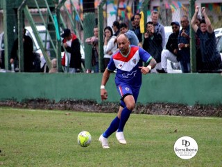 
<a style='margin-left: 5px;' class='btn btn-xs btn-social btn-facebook' href='https://www.facebook.com/sharer/sharer.php?u=https://www.boladovale.com.br/imgs/800-800-90/conteudo/fotos/1898/img2735.jpg' rel='popup' data-width='500' data-height='400'><i class='fa fa-facebook'></i>Compartilhar <span class='hidden-xs'>no Facebook</span>
</a> 
<a class='btn btn-default btn-xs' target='_blank' href='imgs/800-800-90/conteudo/fotos/1898/img2735.jpg'>
<span class='glyphicon glyphicon-cloud-download'></span> Salvar
</a> 
<span></span>