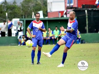 
<a style='margin-left: 5px;' class='btn btn-xs btn-social btn-facebook' href='https://www.facebook.com/sharer/sharer.php?u=https://www.boladovale.com.br/imgs/800-800-90/conteudo/fotos/1898/img2801.jpg' rel='popup' data-width='500' data-height='400'><i class='fa fa-facebook'></i>Compartilhar <span class='hidden-xs'>no Facebook</span>
</a> 
<a class='btn btn-default btn-xs' target='_blank' href='imgs/800-800-90/conteudo/fotos/1898/img2801.jpg'>
<span class='glyphicon glyphicon-cloud-download'></span> Salvar
</a> 
<span></span>